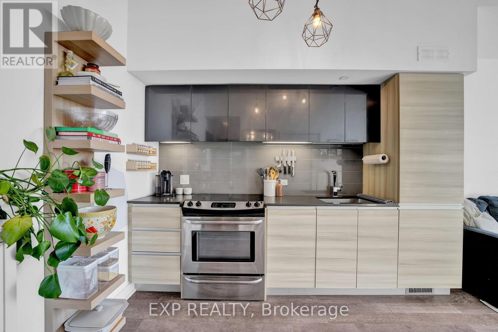 804 - 1238 Dundas St Street E, Toronto (South Riverdale), ON - Indoor Photo Showing Kitchen