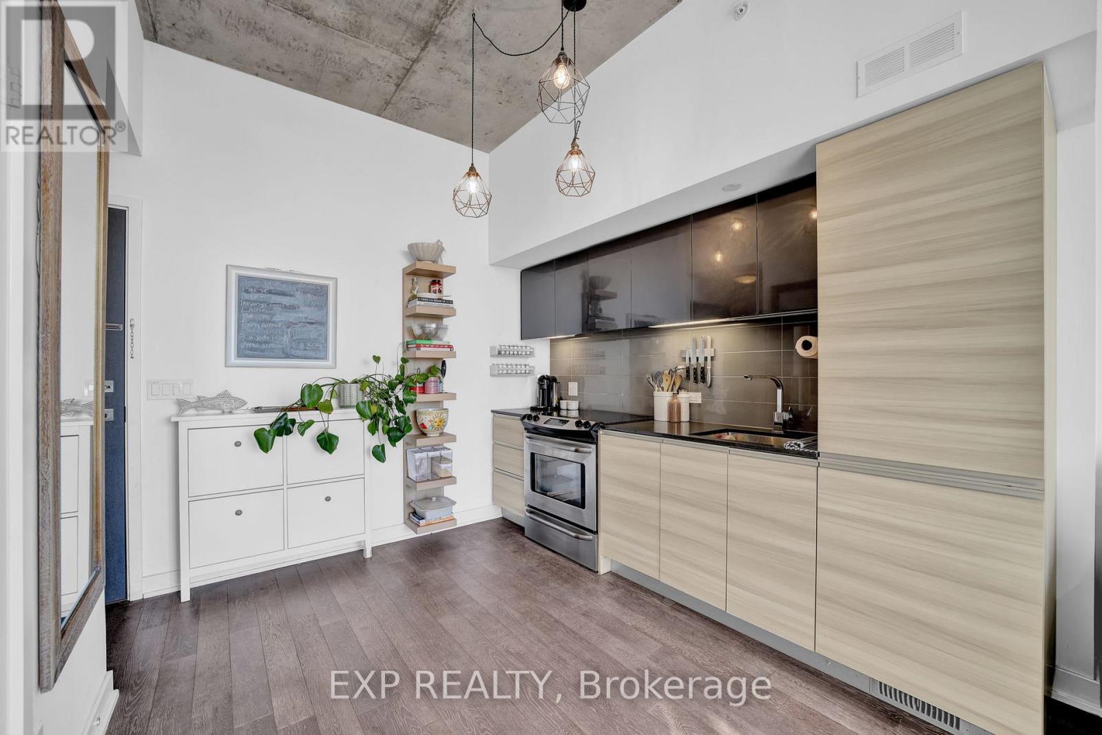 804 - 1238 Dundas St Street E, Toronto (South Riverdale), ON - Indoor Photo Showing Kitchen