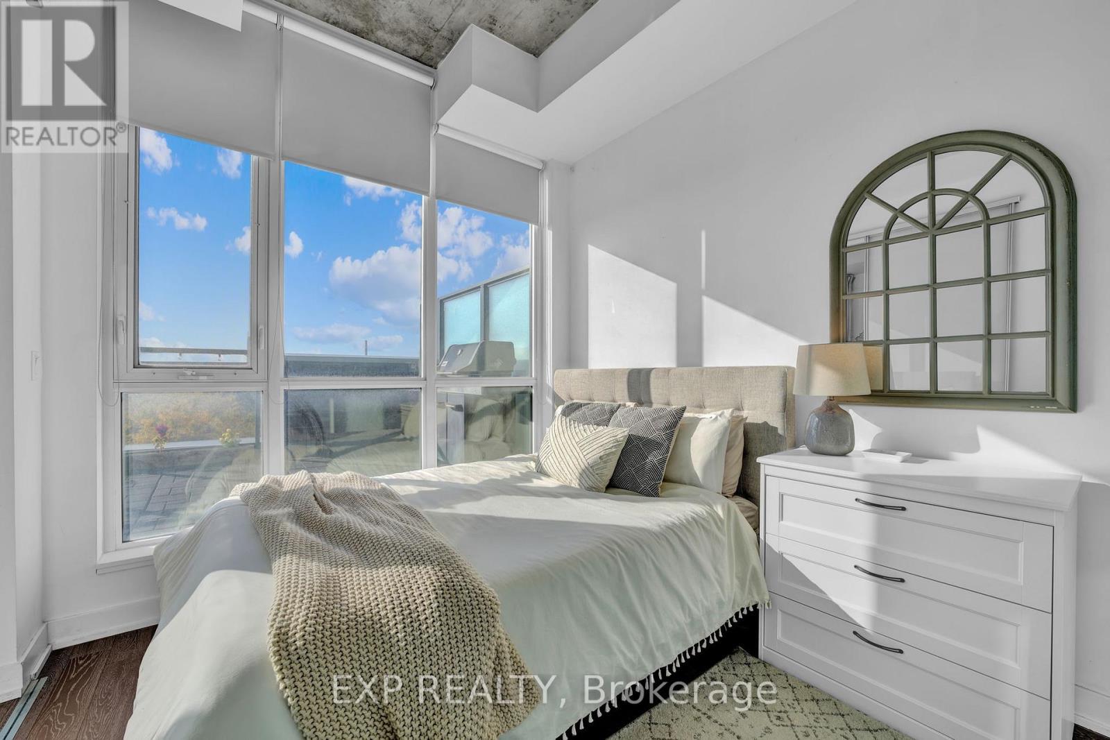 804 - 1238 Dundas St Street E, Toronto (South Riverdale), ON - Indoor Photo Showing Bedroom