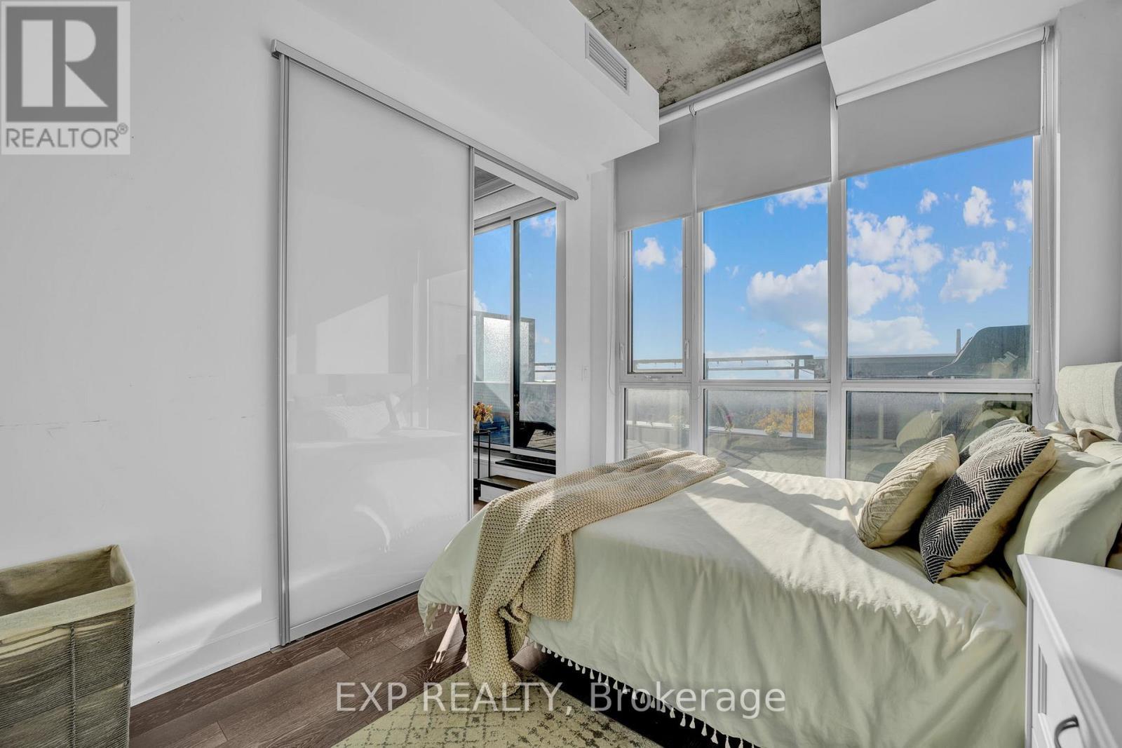 804 - 1238 Dundas St Street E, Toronto (South Riverdale), ON - Indoor Photo Showing Bedroom