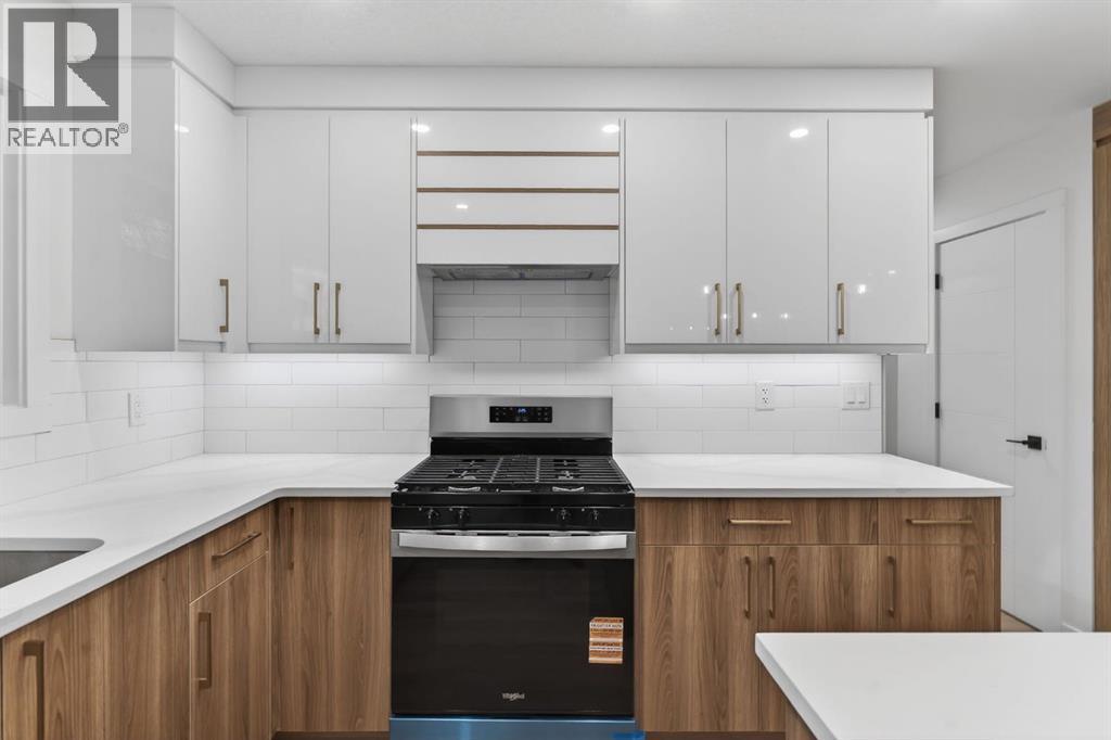 420 Pinegreen Close Ne, Calgary, AB - Indoor Photo Showing Kitchen