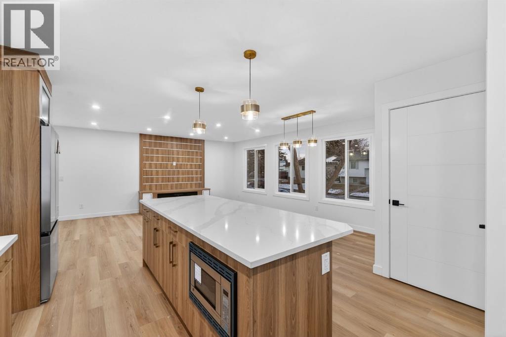 420 Pinegreen Close Ne, Calgary, AB - Indoor Photo Showing Kitchen