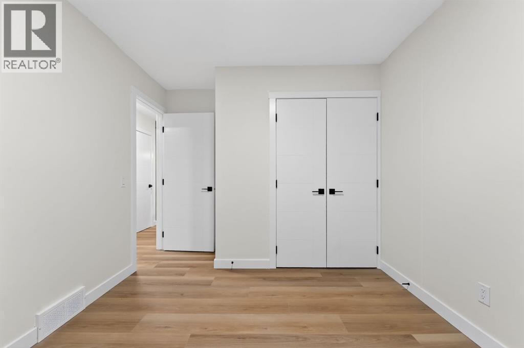 420 Pinegreen Close Ne, Calgary, AB - Indoor Photo Showing Other Room