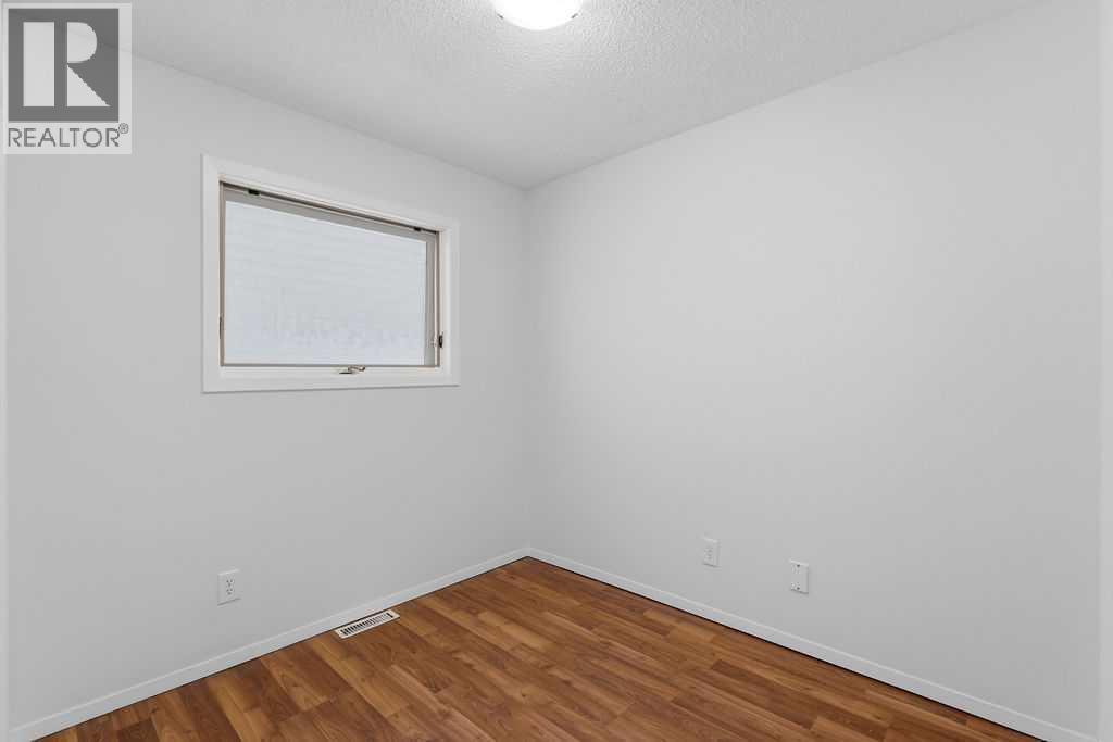 132 Riverglen Crescent Se, Calgary, AB - Indoor Photo Showing Other Room