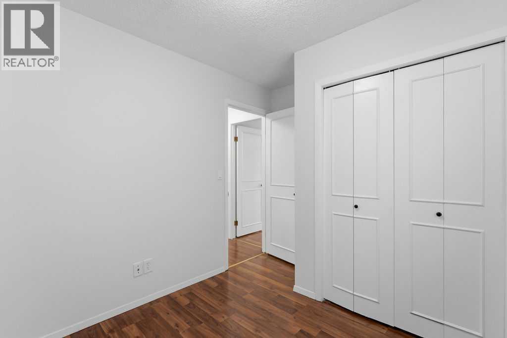 132 Riverglen Crescent Se, Calgary, AB - Indoor Photo Showing Other Room