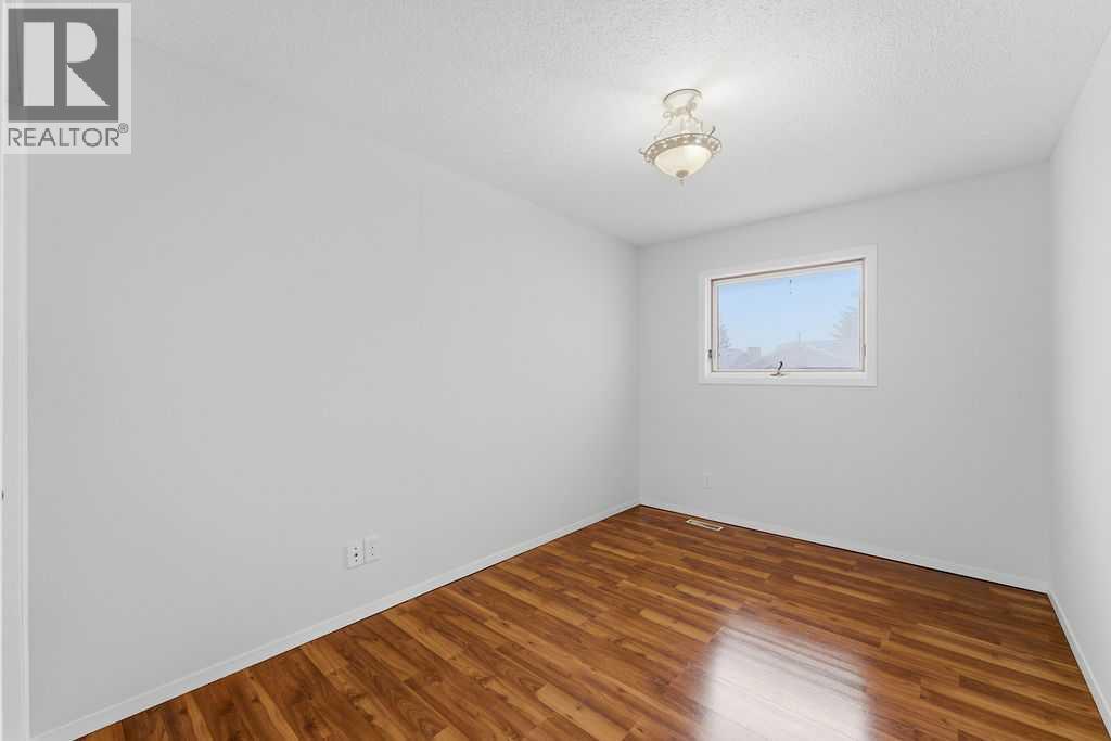 132 Riverglen Crescent Se, Calgary, AB - Indoor Photo Showing Other Room
