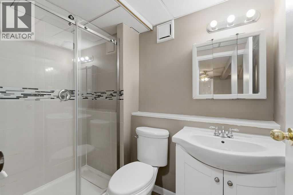 132 Riverglen Crescent Se, Calgary, AB - Indoor Photo Showing Bathroom