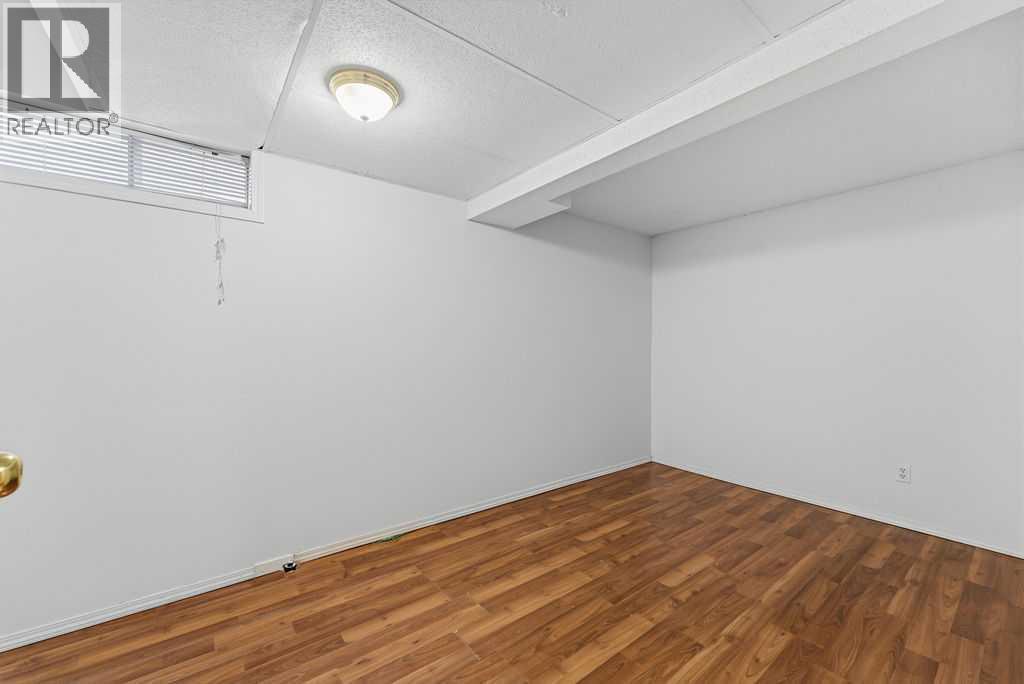 132 Riverglen Crescent Se, Calgary, AB - Indoor Photo Showing Other Room