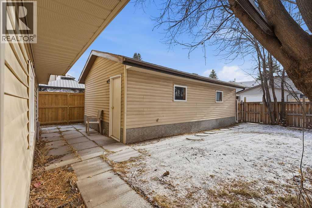 132 Riverglen Crescent Se, Calgary, AB - Outdoor With Exterior