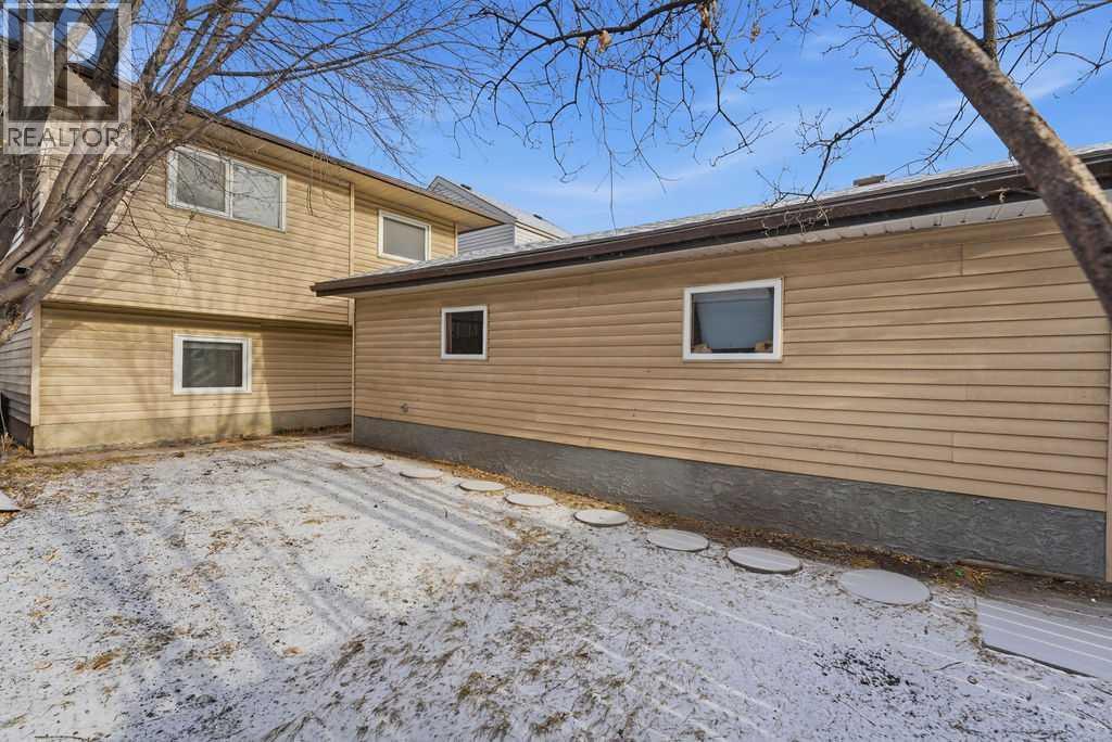 132 Riverglen Crescent Se, Calgary, AB - Outdoor With Exterior