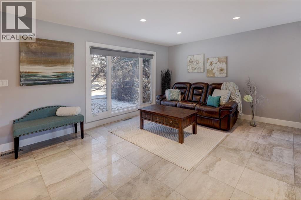 413 Albert Street Se, Airdrie, AB - Indoor Photo Showing Living Room