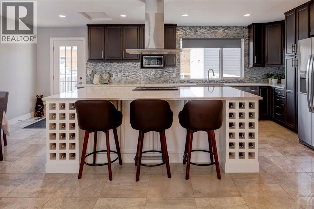 413 Albert Street Se, Airdrie, AB - Indoor Photo Showing Kitchen With Upgraded Kitchen