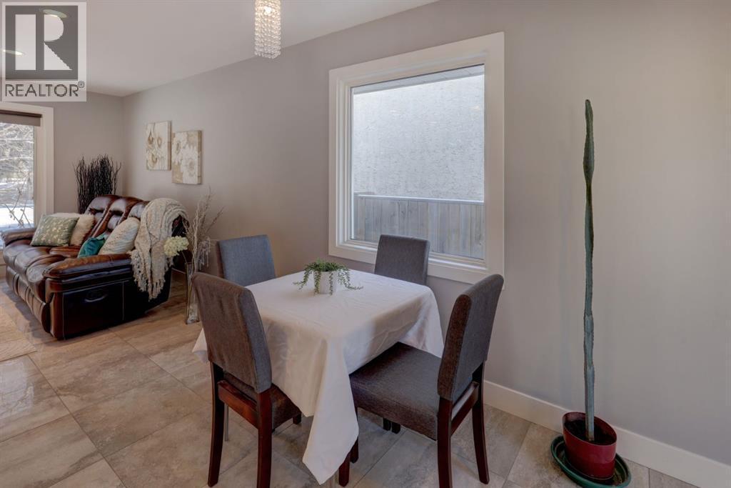 413 Albert Street Se, Airdrie, AB - Indoor Photo Showing Dining Room