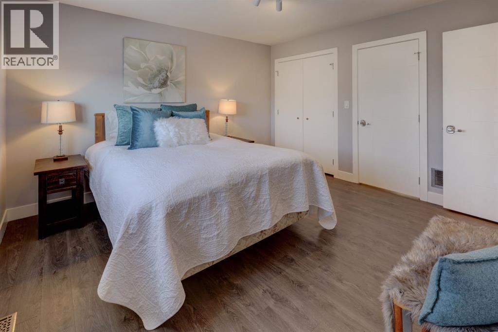 413 Albert Street Se, Airdrie, AB - Indoor Photo Showing Bedroom