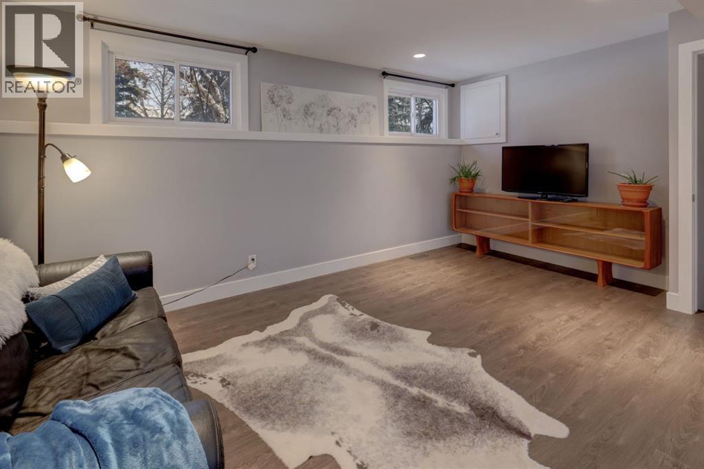 413 Albert Street Se, Airdrie, AB - Indoor Photo Showing Other Room