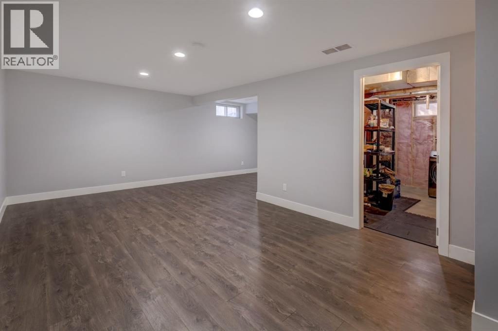 413 Albert Street Se, Airdrie, AB - Indoor Photo Showing Other Room