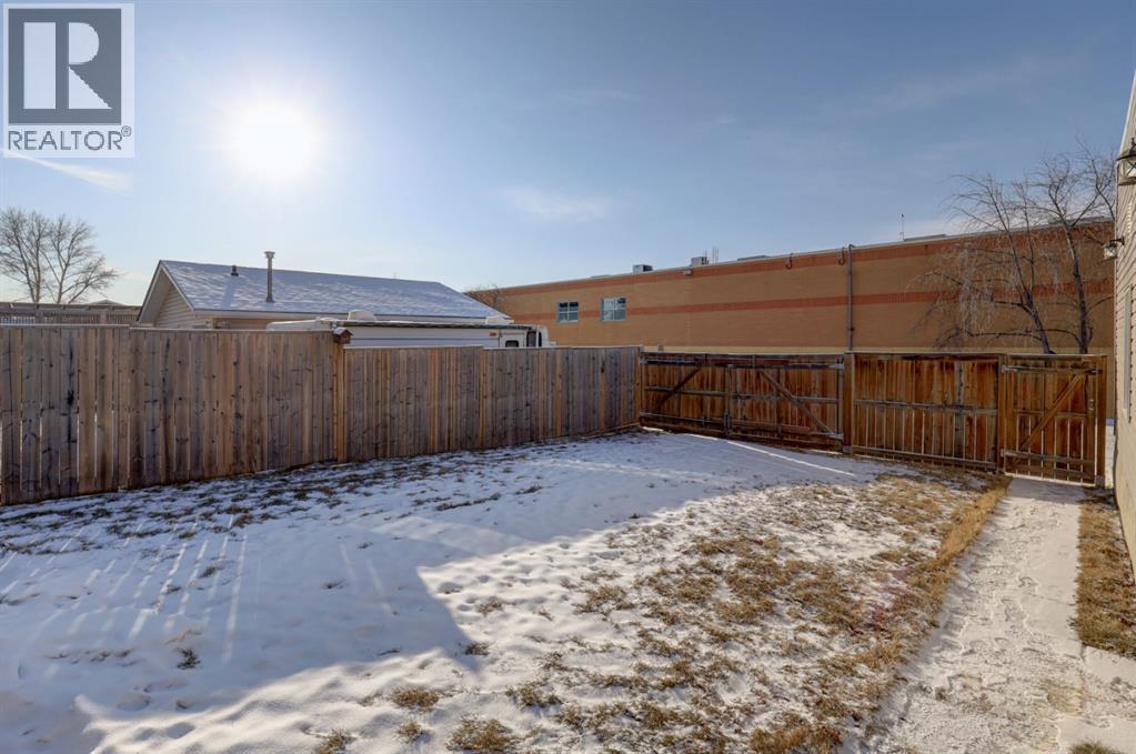 413 Albert Street Se, Airdrie, AB - Outdoor