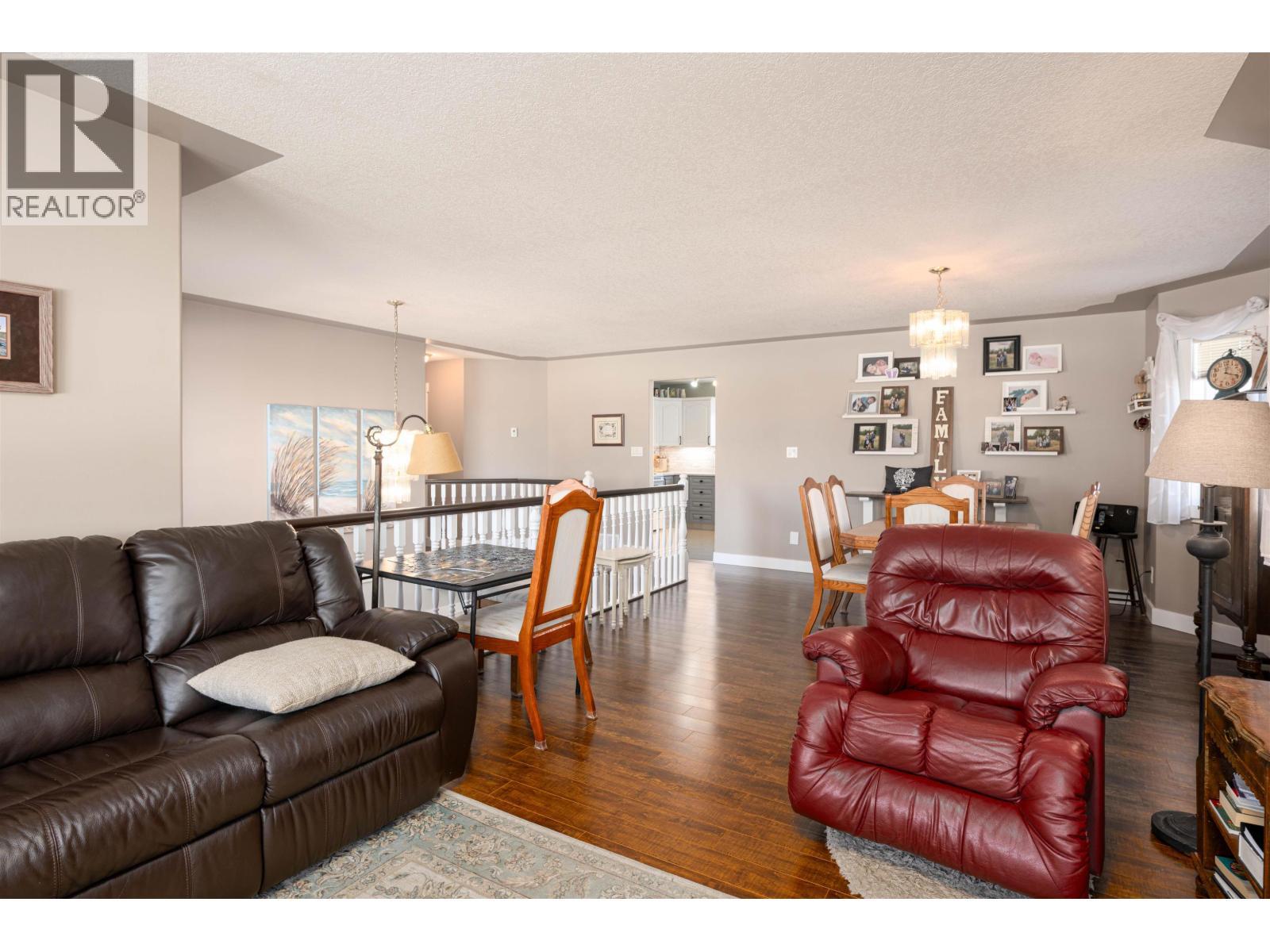 3053 Vista Ridge Drive, Prince George, BC - Indoor Photo Showing Living Room