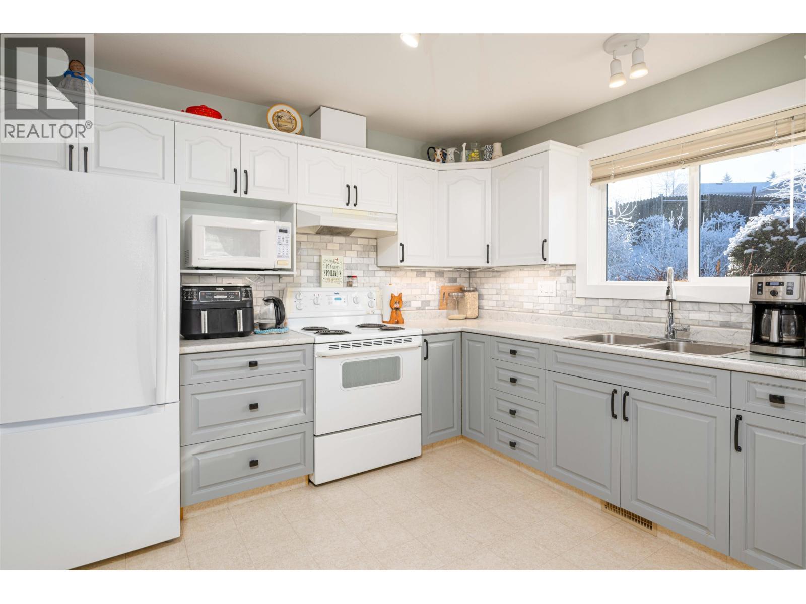 3053 Vista Ridge Drive, Prince George, BC - Indoor Photo Showing Kitchen With Double Sink