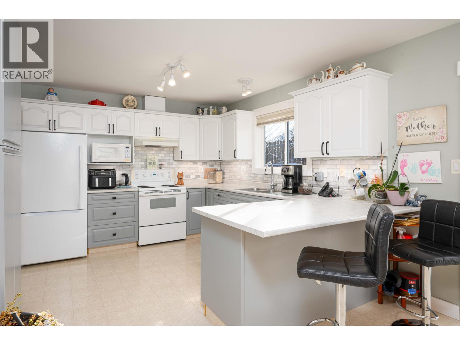 3053 Vista Ridge Drive, Prince George, BC - Indoor Photo Showing Kitchen
