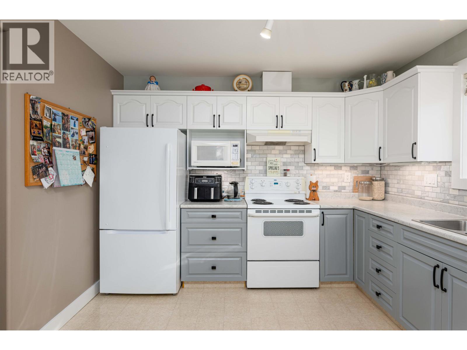 3053 Vista Ridge Drive, Prince George, BC - Indoor Photo Showing Kitchen