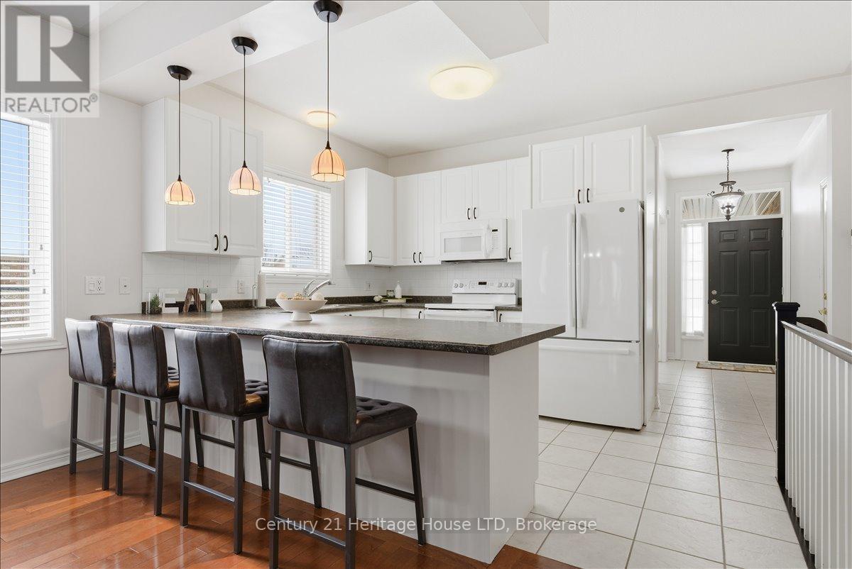 159 Willowlanding Court, Welland (N. Welland), ON - Indoor Photo Showing Kitchen With Upgraded Kitchen