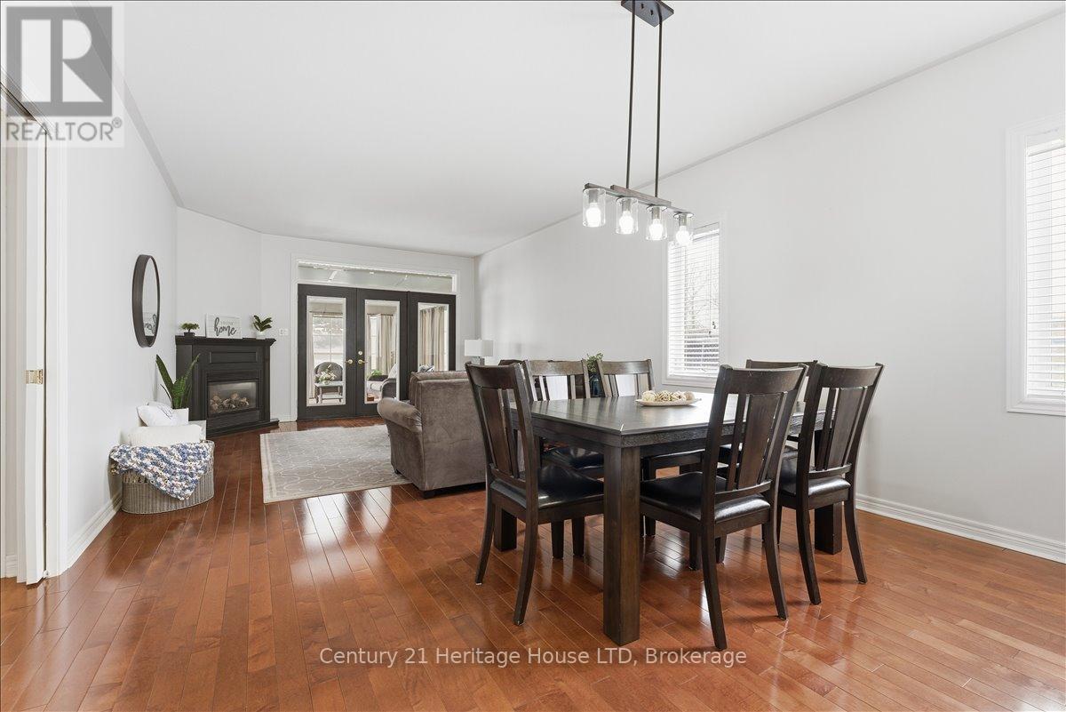 159 Willowlanding Court, Welland (N. Welland), ON - Indoor Photo Showing Dining Room