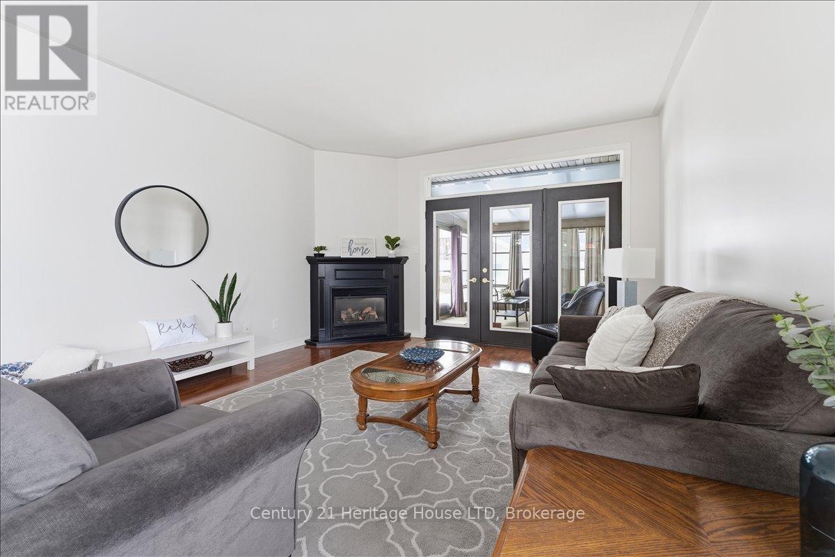 159 Willowlanding Court, Welland (N. Welland), ON - Indoor Photo Showing Living Room With Fireplace