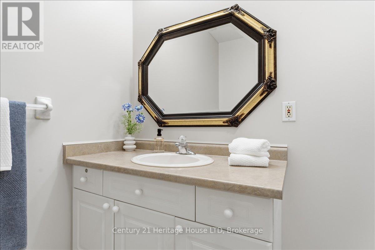 159 Willowlanding Court, Welland (N. Welland), ON - Indoor Photo Showing Bathroom