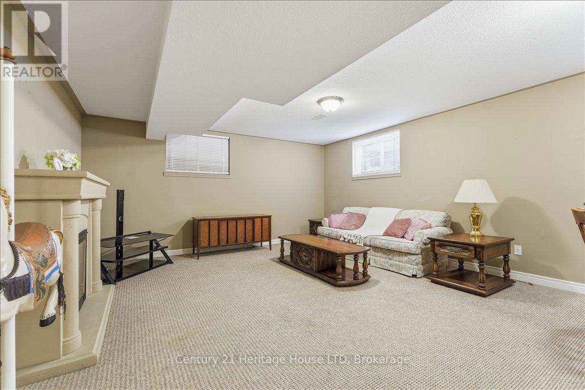 159 Willowlanding Court, Welland (N. Welland), ON - Indoor Photo Showing Other Room