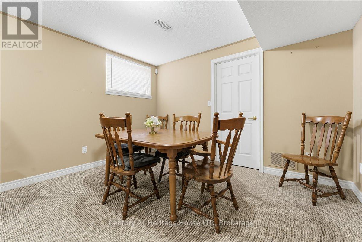 159 Willowlanding Court, Welland (N. Welland), ON - Indoor Photo Showing Dining Room