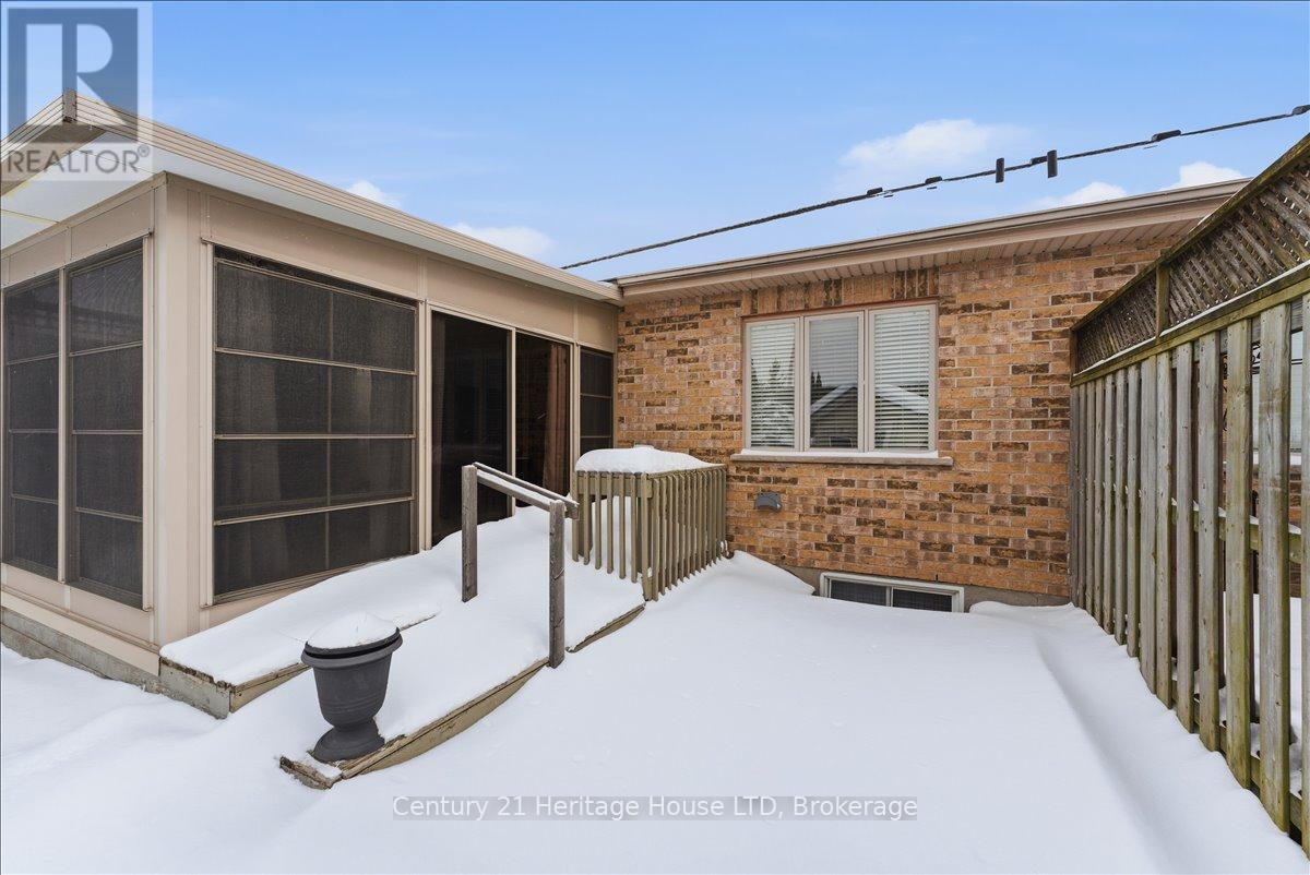 159 Willowlanding Court, Welland (N. Welland), ON - Outdoor With Exterior