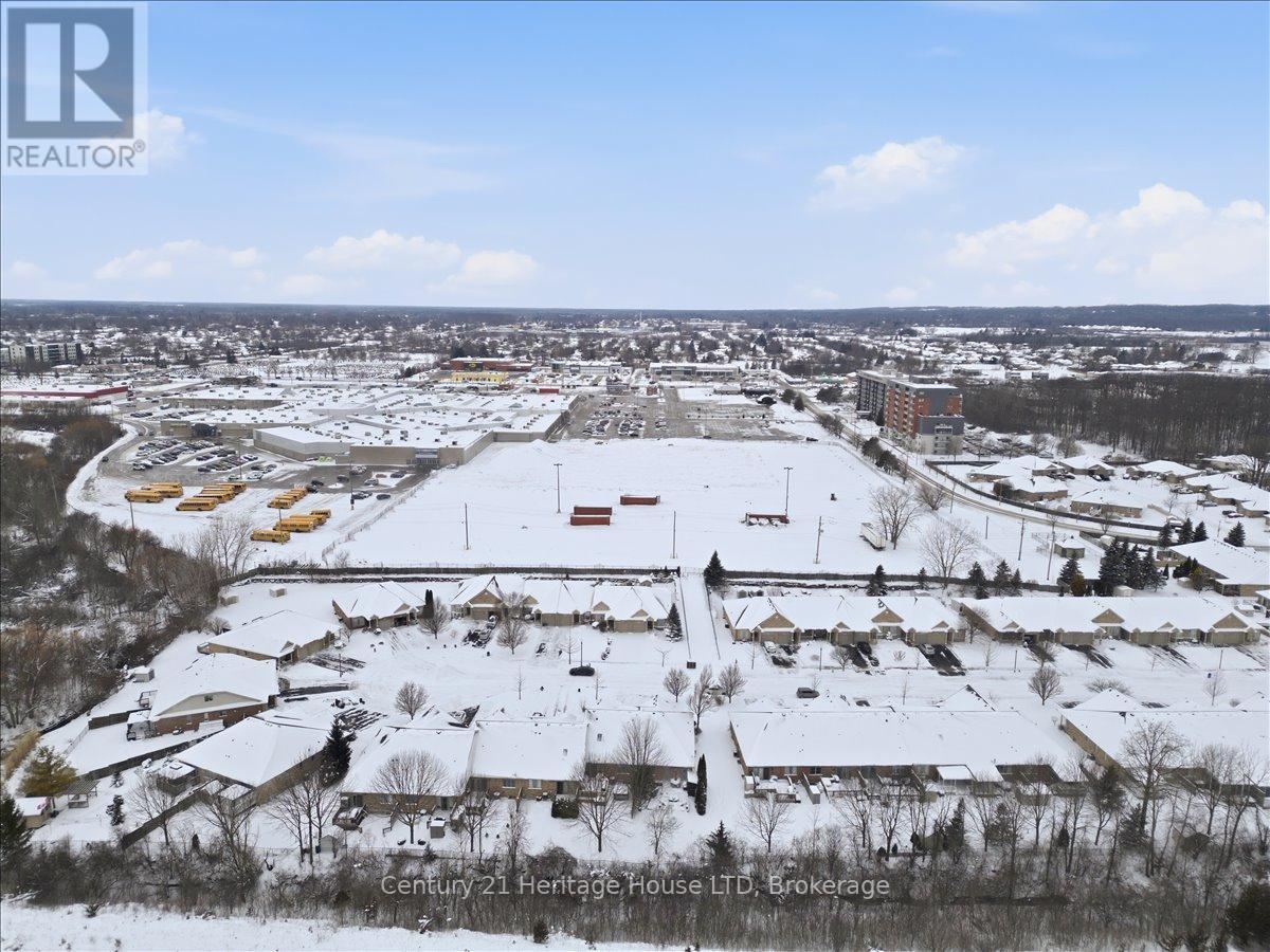 159 Willowlanding Court, Welland (N. Welland), ON - Outdoor With View