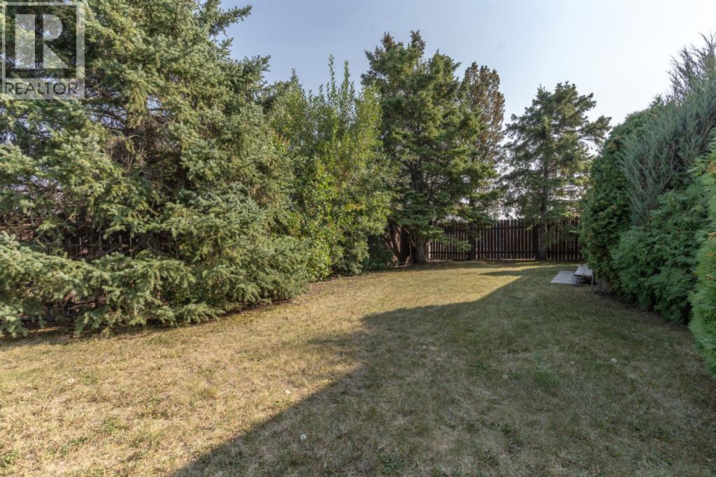 4305 74 Street, Camrose, AB - Outdoor