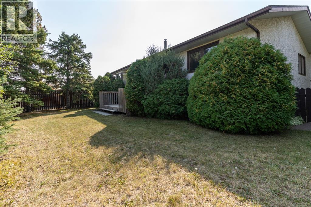 4305 74 Street, Camrose, AB - Outdoor