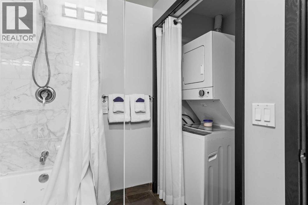 205 Rot. A, 901 Mountain Street, Canmore, AB - Indoor Photo Showing Bathroom