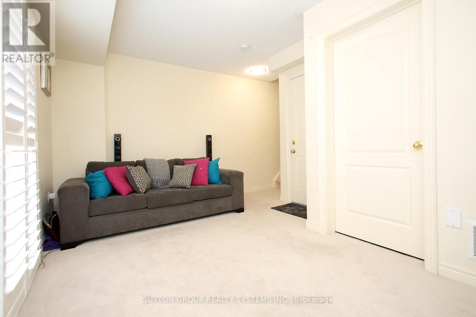 20 - 41 Martinworth Lane, Ajax, ON - Indoor