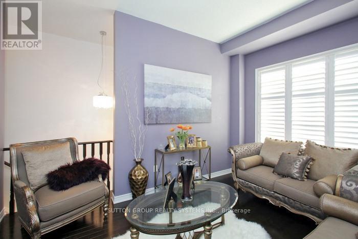 20 - 41 Martinworth Lane, Ajax, ON - Indoor Photo Showing Living Room