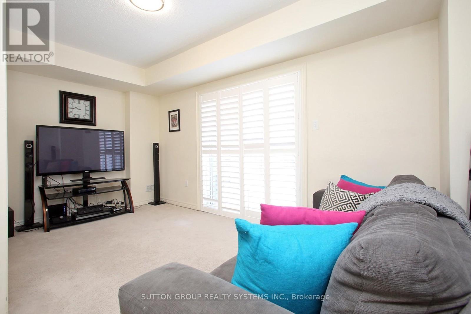 20 - 41 Martinworth Lane, Ajax, ON - Indoor