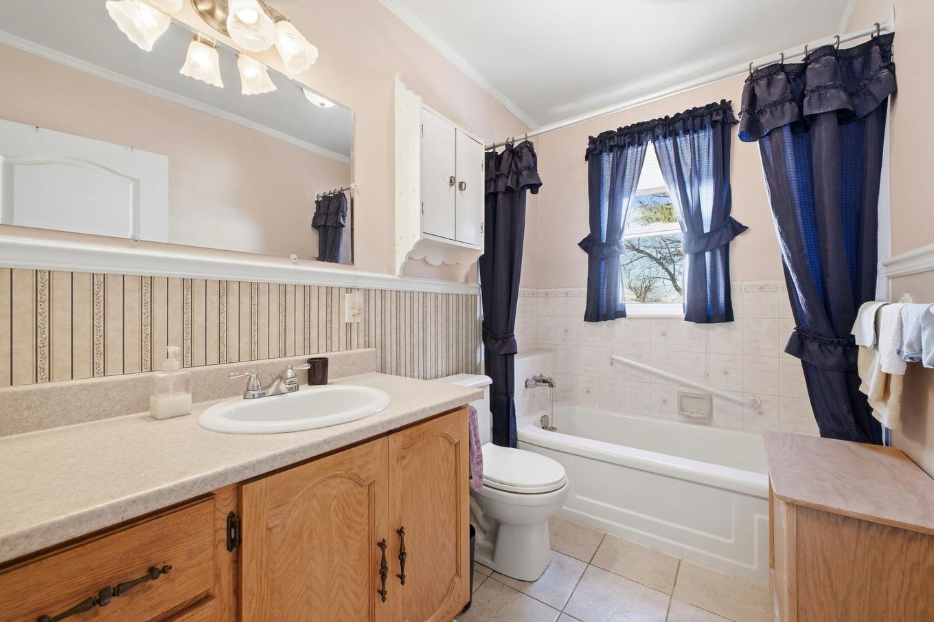 Bathroom - 6 Rue Yvon-Chénier, Gatineau (Gatineau), QC - Indoor Photo Showing Bathroom