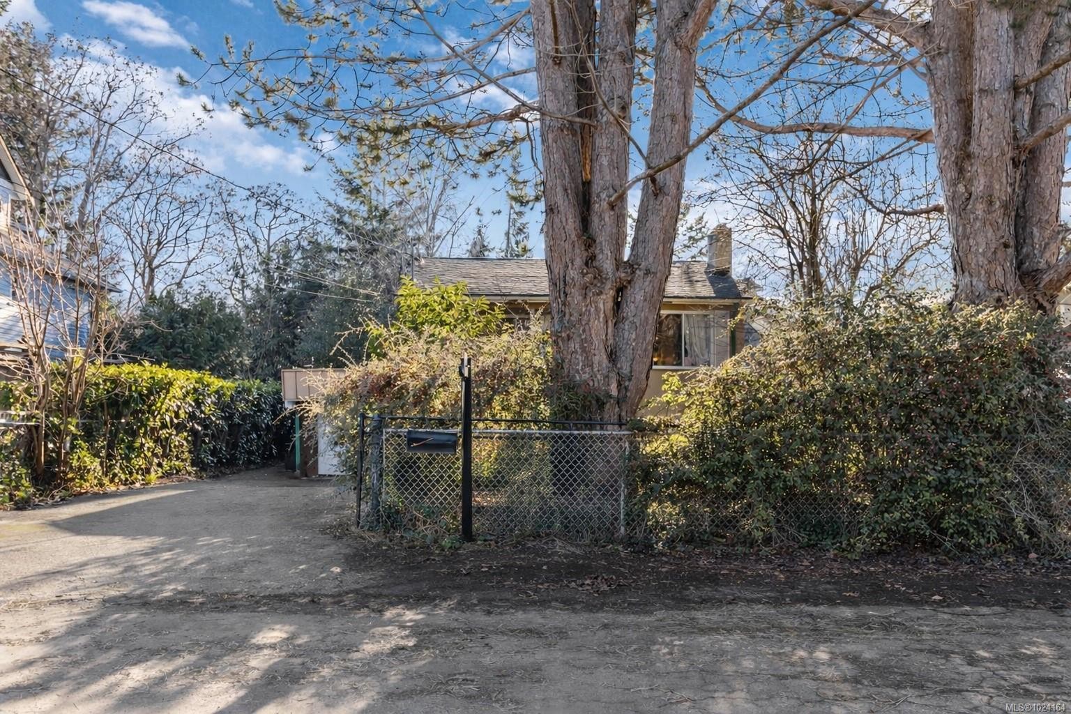 1957 Granite St, Victoria, BC