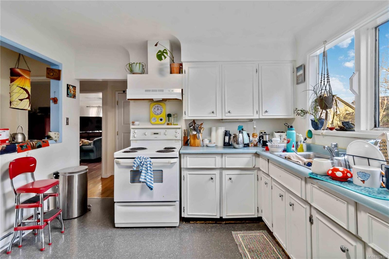 1957 Granite St, Victoria, BC