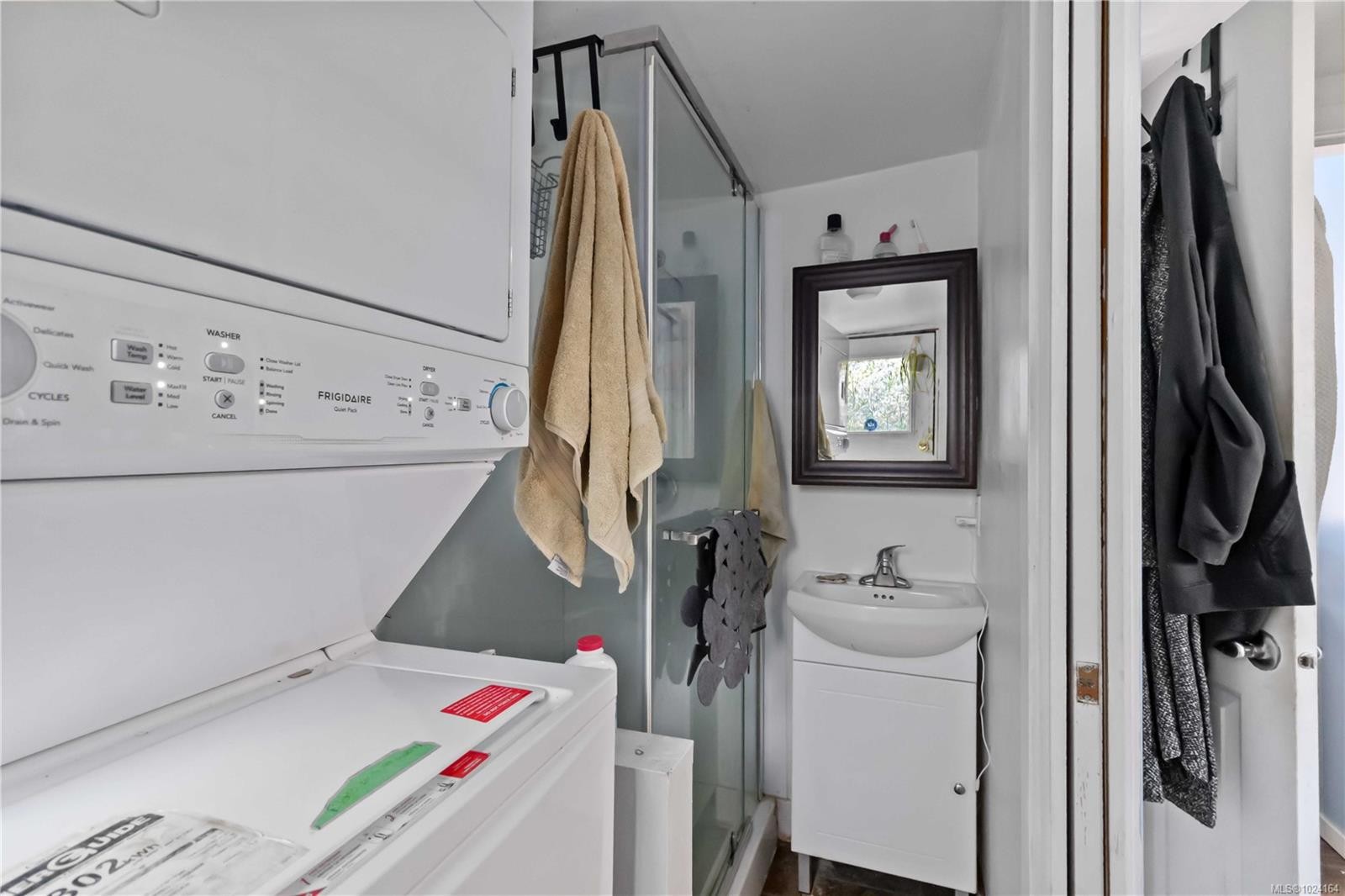 1957 Granite St, Victoria, BC