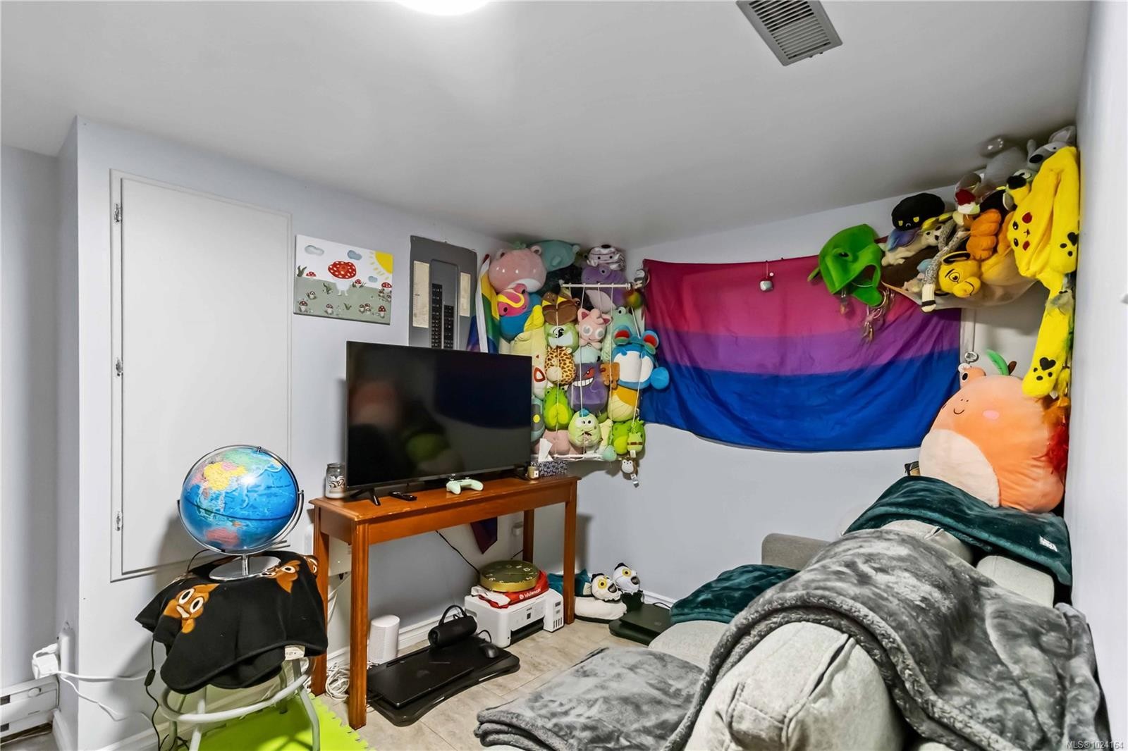 1957 Granite St, Victoria, BC