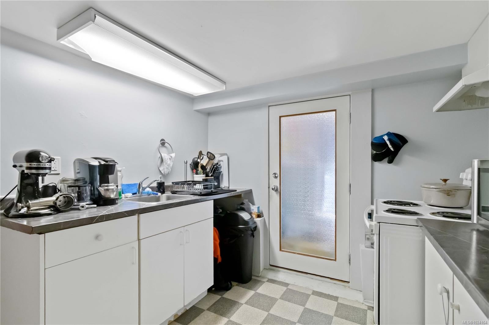 1957 Granite St, Victoria, BC