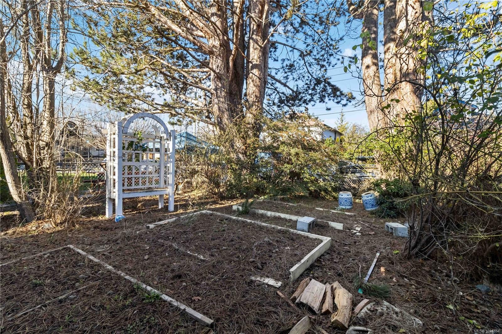 1957 Granite St, Victoria, BC