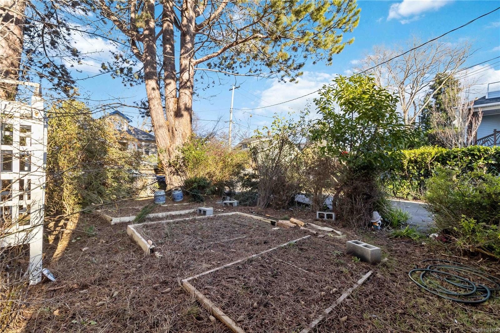 1957 Granite St, Victoria, BC