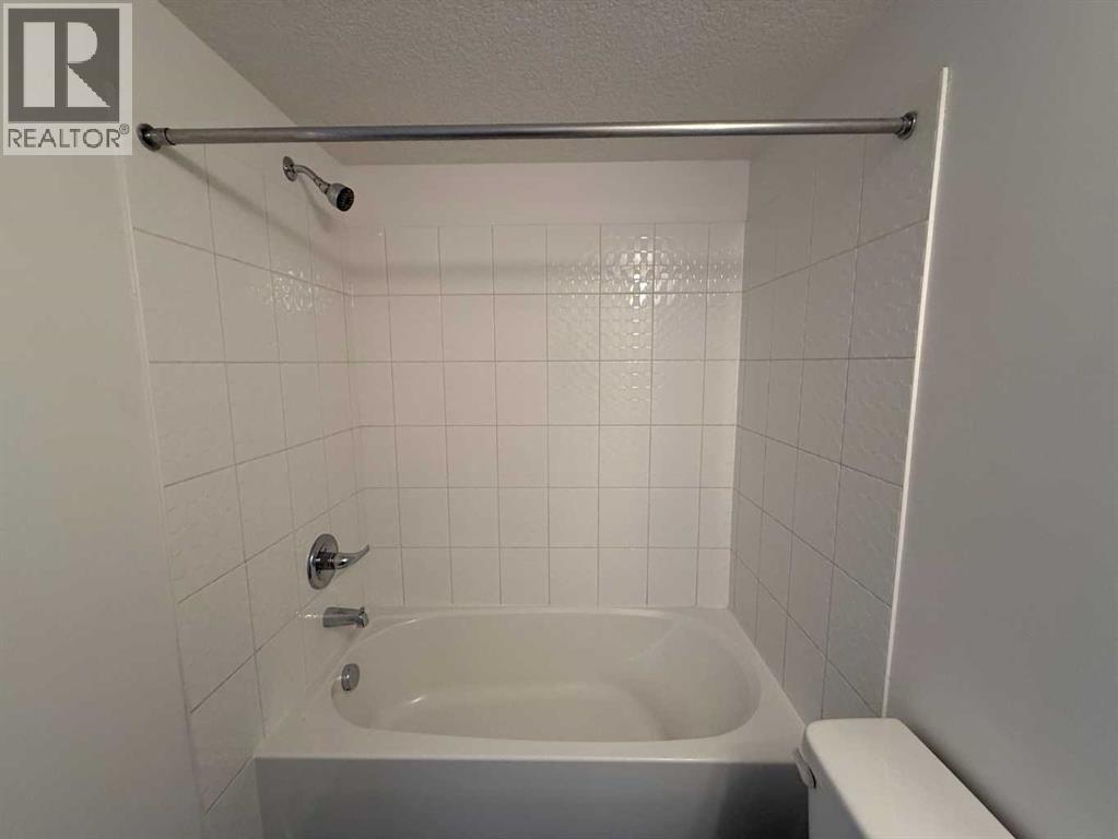 3419, 4641 128 Avenue Ne, Calgary, AB - Indoor Photo Showing Bathroom