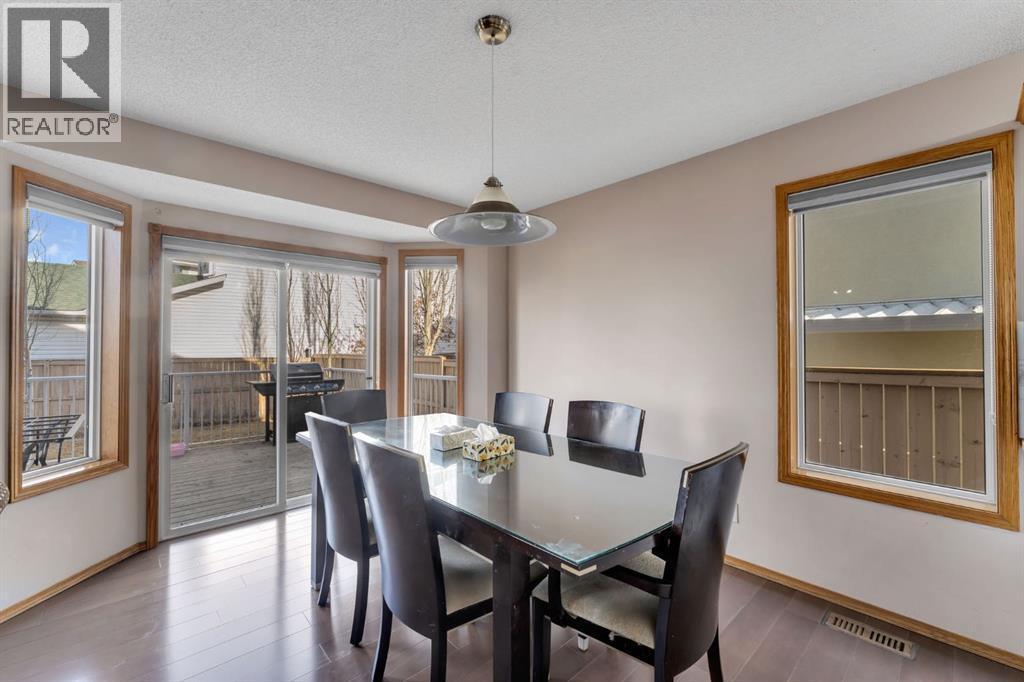 717 Coral Springs Boulevard Ne, Calgary, AB - Indoor Photo Showing Dining Room