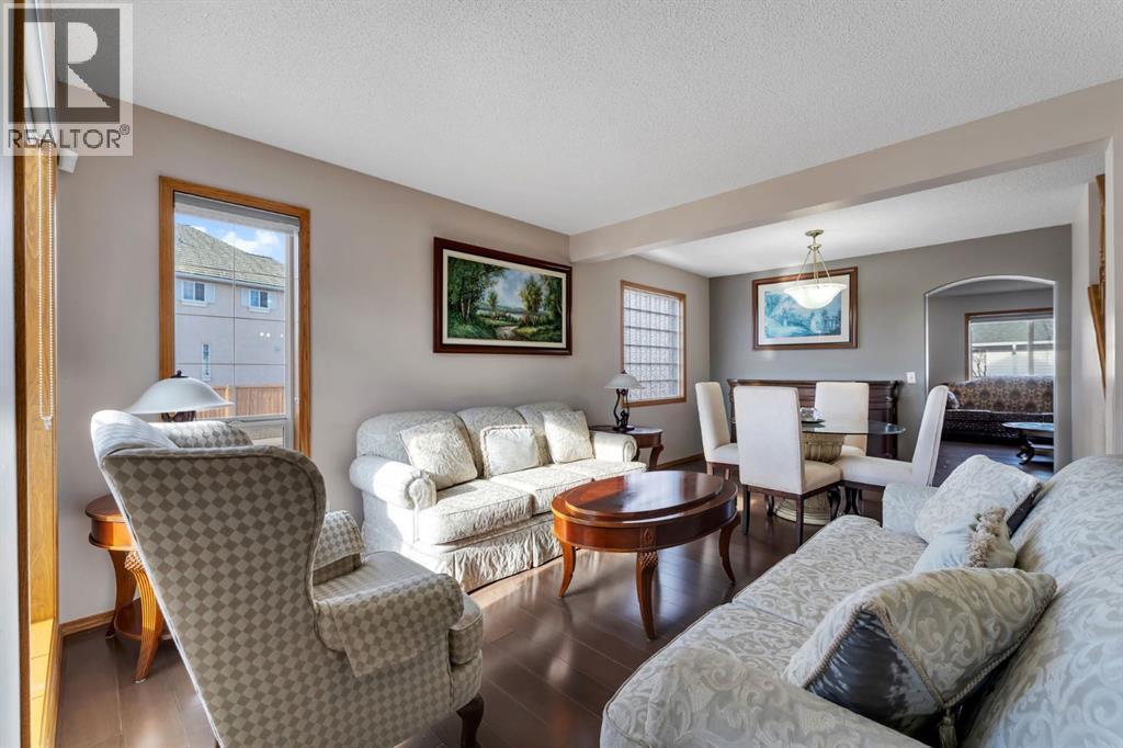 717 Coral Springs Boulevard Ne, Calgary, AB - Indoor Photo Showing Living Room